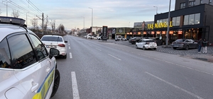 İki otomobil ve tramvayın karıştığı kazada 2 kişi yaralandı