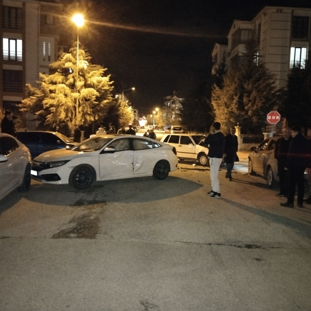 Elazığ'daki zincirleme kazada 4 araç hasar gördü