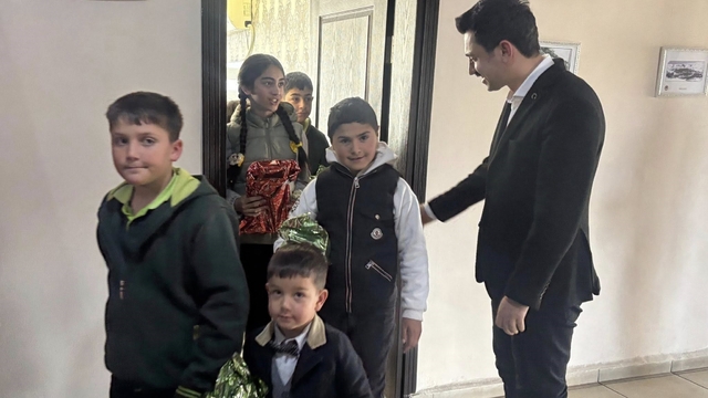 Susuz'da öğrencilerden kaymakama anlamlı ziyaret