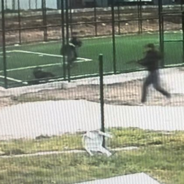 Çocuk parkında silahlı dehşet: Ateş açarak koştu