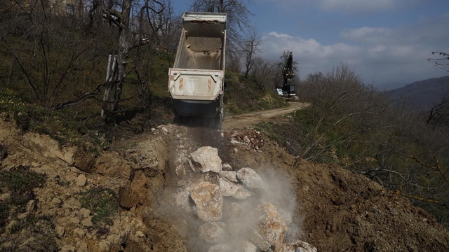 Yığışlarla meydana gelen heyelanla anında müdahale