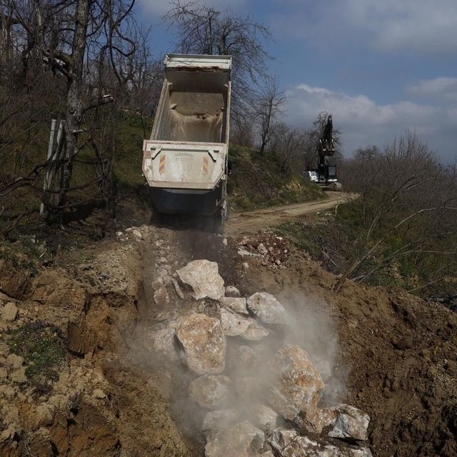 Yığışlarla meydana gelen heyelanla anında müdahale