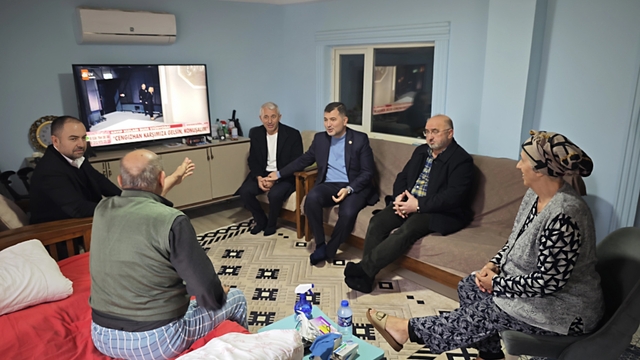 Öztürk'ten hastalara moral ve destek