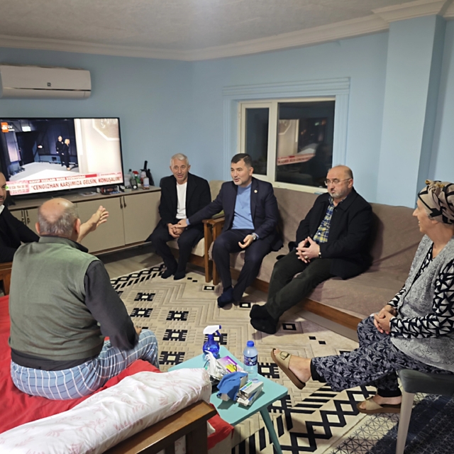 Öztürk'ten hastalara moral ve destek