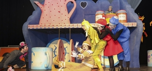 Mersin'de 'Bisküvi Adam' oyunu miniklerle buluştu