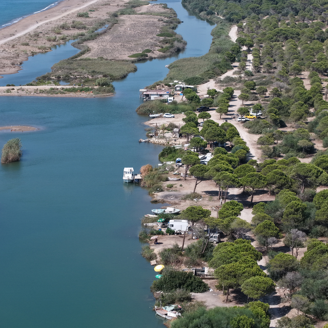 'Sahilkondu' ve barakalara yıkım süreci; lağımları nehri ve denizi kirletiy...