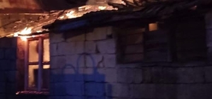 Dörtyol'da metruk bina yangını