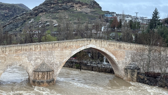 Diyarbakır'da sağanak nedeniyle akarsuların debileri arttı