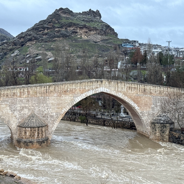 Diyarbakır'da sağanak nedeniyle akarsuların debileri arttı