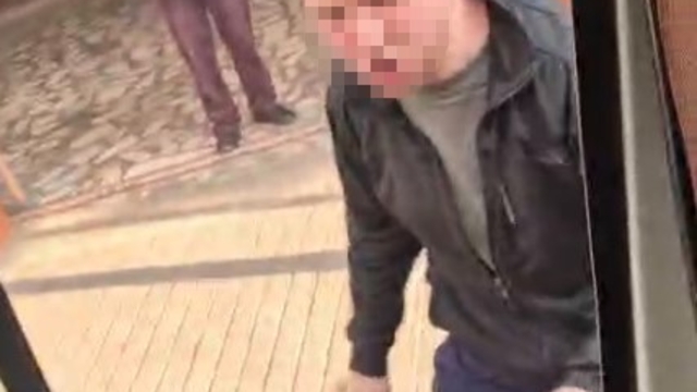 Minibüste taciz iddiası bıçaklı gerginliğe dönüştü Yolcu minibüsünde taciz şüphelisi ile şoför birbirine bıçak çekti - İzmir Haberleri