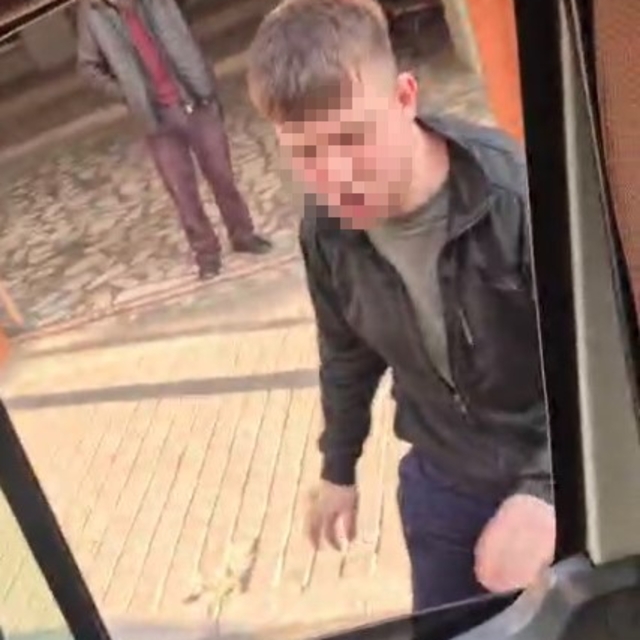 Minibüste taciz iddiası bıçaklı gerginliğe dönüştü
Yolcu minibüsünde taciz...