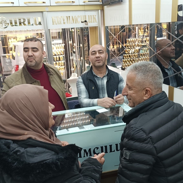 Altın fiyatları düştü, vatandaş kuyumculara akın etti
