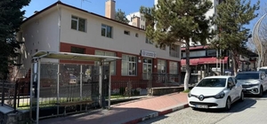 Gediz'de şehrin kalbindeki bina belediyeye kazandırıldı