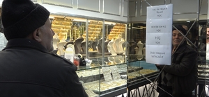 "Vallahi billahi yok" yazısı kuyumcuda izdihamı durduramadı Vatandaş akın etti, kuyumcu çareyi yemin etmekte buldu