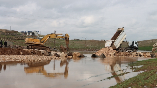 Viranşehir'de selin yaraları sarılıyor