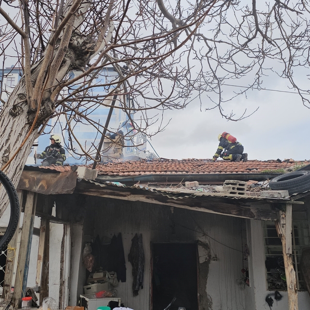 Kayseri'de müstakil evde yangın: 6 aylık bebek hastaneye kaldırıldı