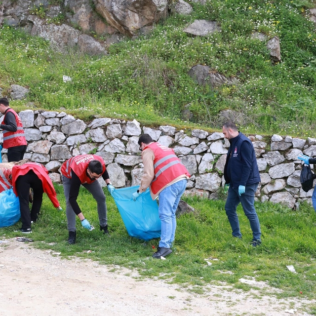 Şehzadeler Belediyesinden Spil'de anlamlı temizlik
