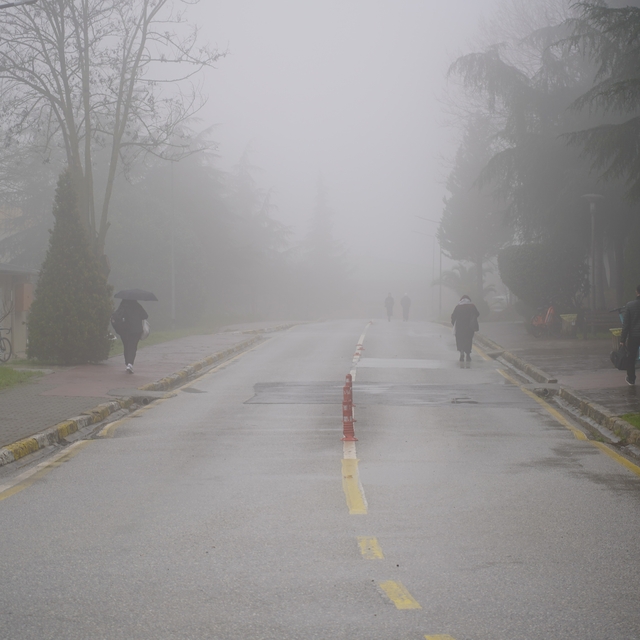 Sis ve yağmur etkili oldu: Kampüste görüş azaldı