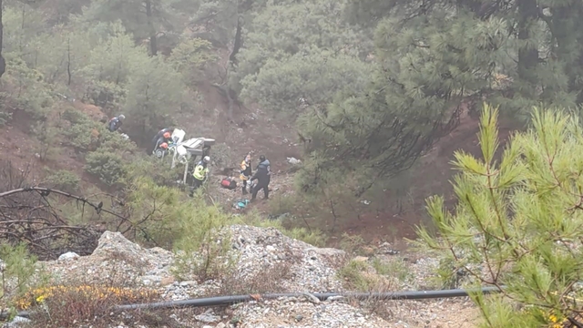 Şarampole uçan araçta 1 kişi öldü, 4 kişi yaralandı