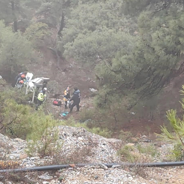 Şarampole uçan araçta 1 kişi öldü, 4 kişi yaralandı