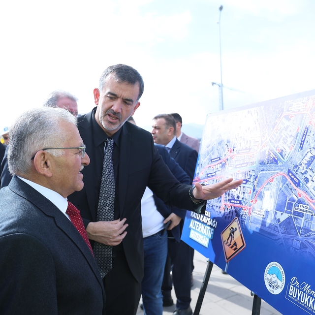Kartal Kavşağı trafiğe kapanıyor
Kayseri Büyükşehir Belediye Başkanı Memduh...