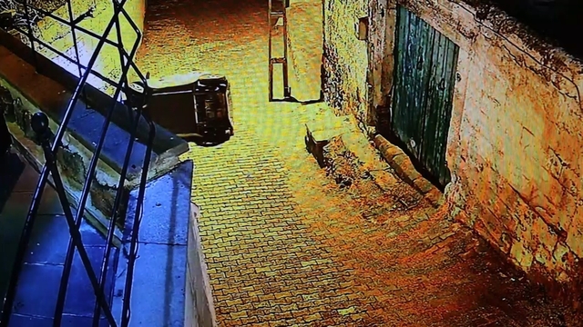 Yokuşu çıkamayan elektrikli bisiklet devrildi