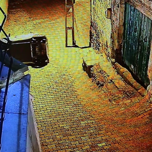 Yokuşu çıkamayan elektrikli bisiklet devrildi