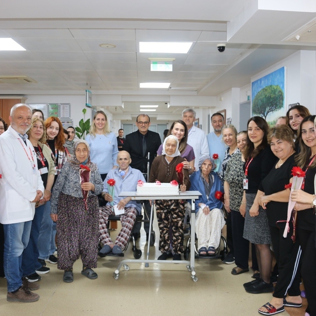 Yaşlılar haftasında palyatif servis hastalarına moral ziyareti