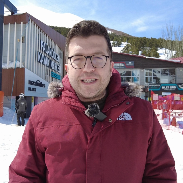 Kar kalınlığının 240 santimetre ölçüldüğü Palandöken'de kayak sezonu uzadı...