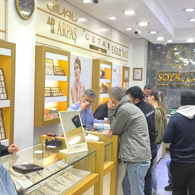 Muğla'da kuyumcularda çeyrek altın tükendi