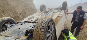 Kontrolden çıkan otomobil DESKİ tarafından açılan çukura yuvarlandı; 1 yara...