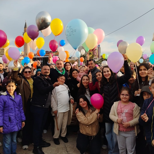 Kampanyası tamamlanan SMA hastası Alya için balonlar gökyüzüne bırakıldı