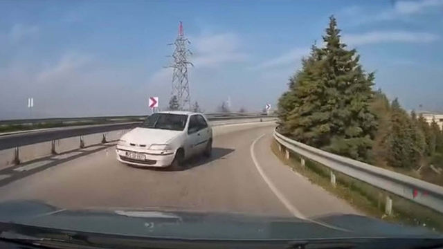 Ters yönde ilerleyen otomobilin sürücüsüne ceza