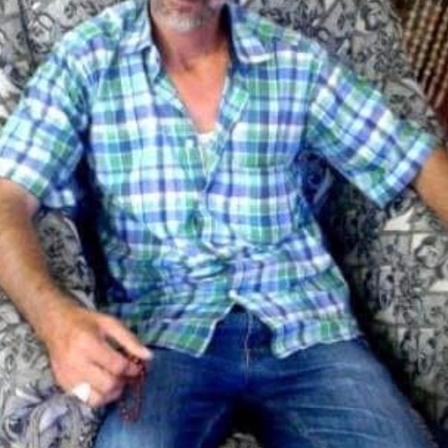 Babasını boğdu, cesediyle aynı evde kaldı