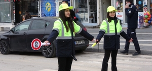 Yozgat’ta öğrenciler trafiğe yön verdi