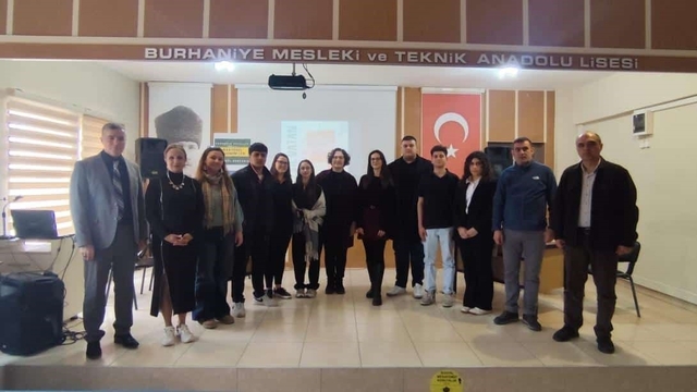 Burhaniye'de Geleceğe Çare etkinliklerinde münazara yarışmaları başladı