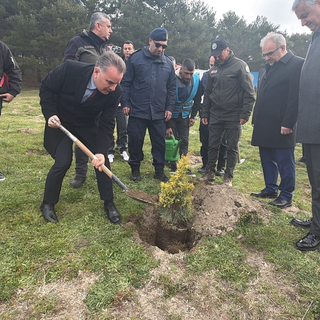 Kazdağları'nda fidanlar toprakla buluştu