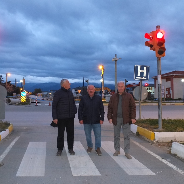 Burhaniye'de düzensiz yanan ışıklar tepki çekti