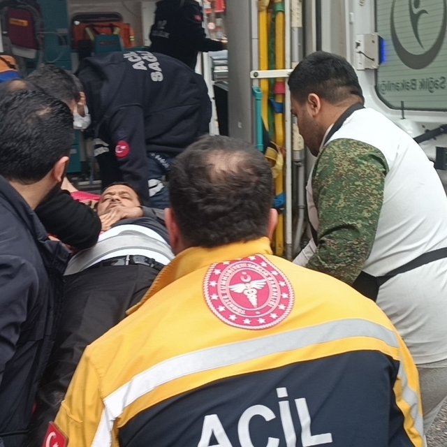 Lokantayı basıp kardeşini vurdu