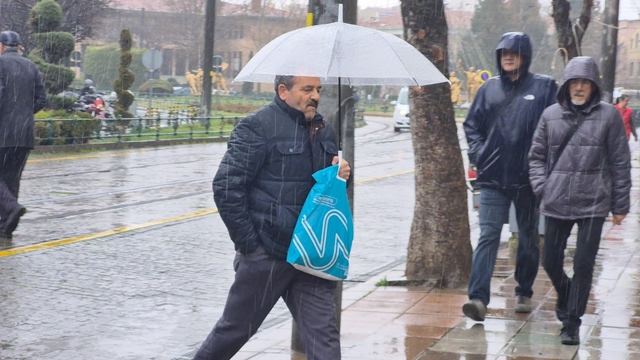 Eskişehir'de beklenen yağmur geldi