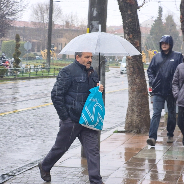 Eskişehir'de beklenen yağmur geldi