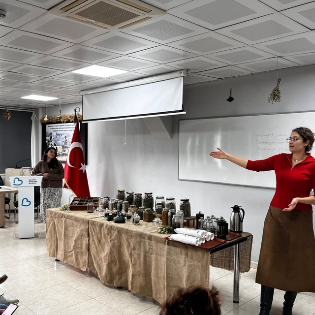 BAÇEM'de "Ayın Atölyesi" programlarına yoğun ilgi