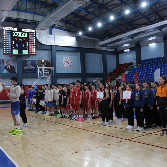 Basketbol yarı final müsabakaları Düzce'de başladı