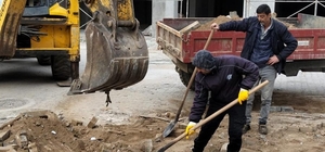 Edremit Belediyesi Altınkum’da ve Kadıköy’de yolları yeniliyor