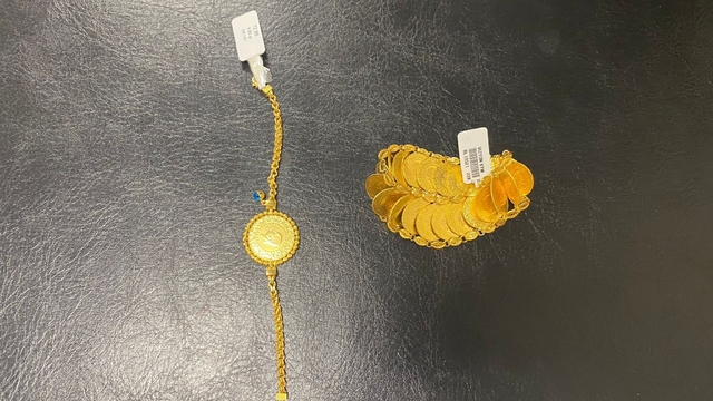 Samsun'da 2 kız kardeş kuyumcudan çalınan 500 bin liralık altınları satarken yakalandı