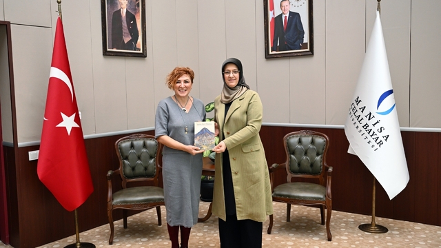 Manisa'nın 'Marka Kent' yol haritası bilimsel temellerle çizildi
MCBÜ İletişim Fakültesi Dekanı Prof. Dr. Meral Özçınar:
"Manisa'nın karakteri, 'bilge' ve 'yardımsever"