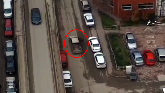 Denetimden kaçmak için aracıyla ters şeride giren sürücü dronla tespit edildi