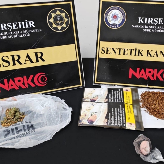 Araçta uyuşturucu ele geçirildi: 2 tutuklama