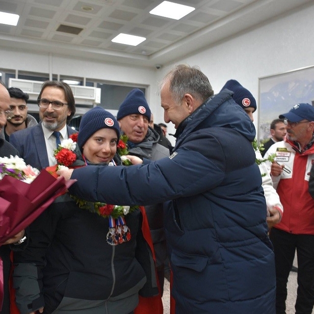 Meşaleler Dadaşların özel gururları için yandı