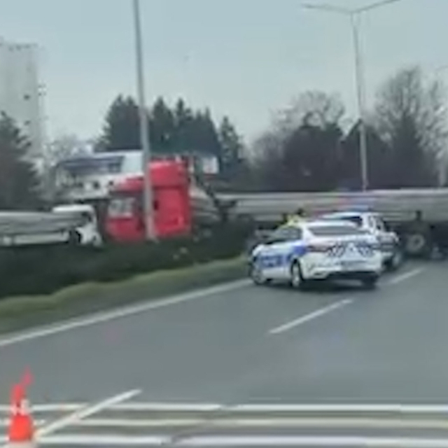 Bolu'da D-100 kara yolunda tır makasladı